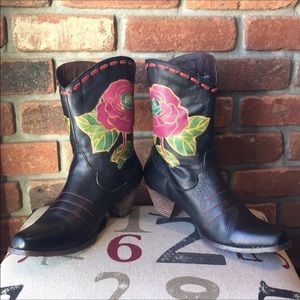 L’Artiste Spring Step Leather Rose Ankle Boots